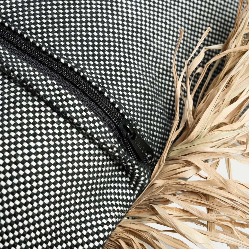 De Cotton Bonita Kussenhoes - Zwart Naturel - 60x60 - Afbeelding 6