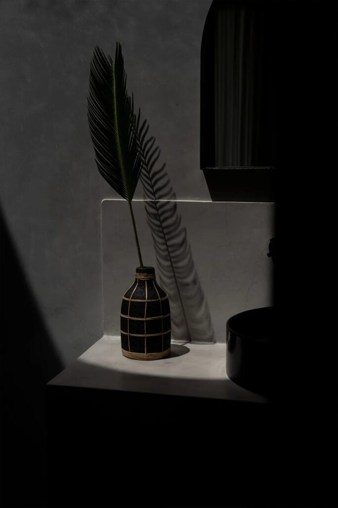 De Whoopy Vaas - Zwart Naturel - L - Afbeelding 4